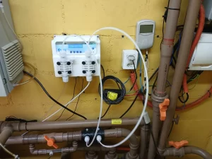 Esquema de sensores de pH e ORP controlando a dosagem automática da Fysi Dual
