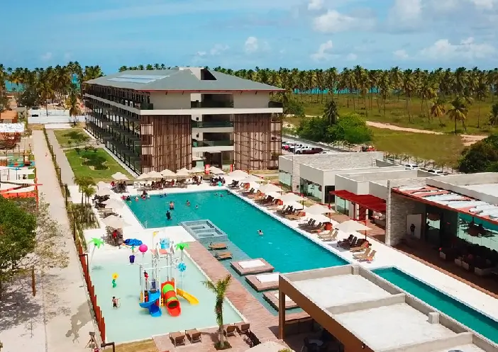 Piscina de resort com gerador de ozônio Panozon Spider