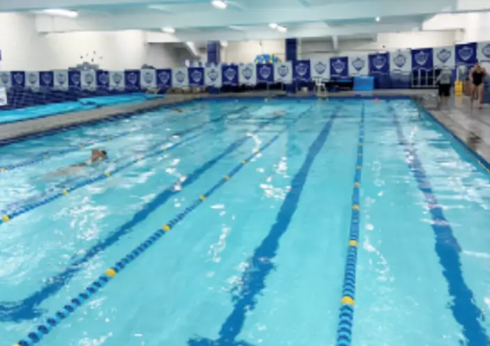 Piscina de academia tratada com ozônio Panozon Spider