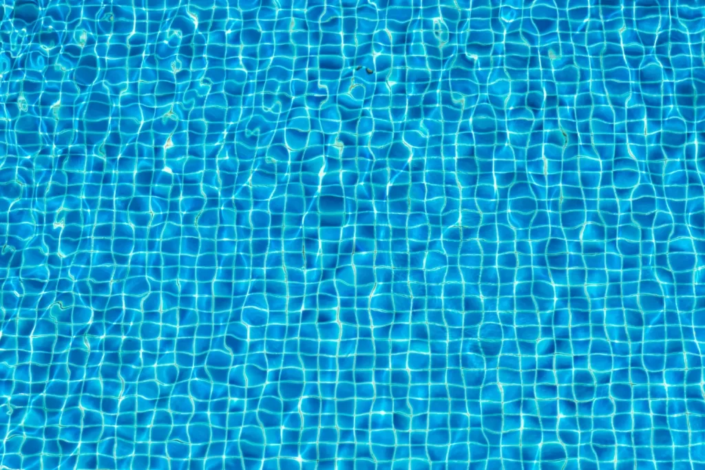 Piscina cristalina tratada com Panozon Dual